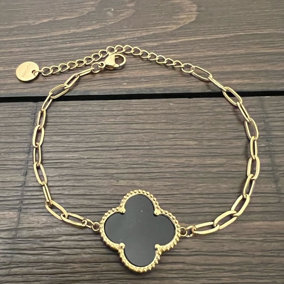 GOLD STAINLESS STEEL BRACELET WITH BLACK FOUR LEAF CLOVER - Picture 2 of 6